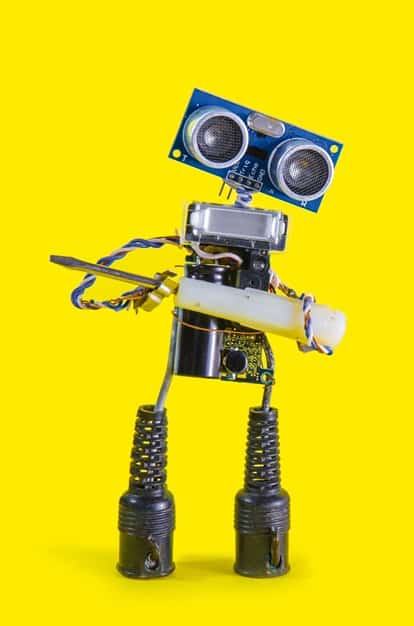 Robot avec un tournevis symbolisant l’organisation d’ateliers créatifs sur l’innovation technique par les responsables des activités sociales.