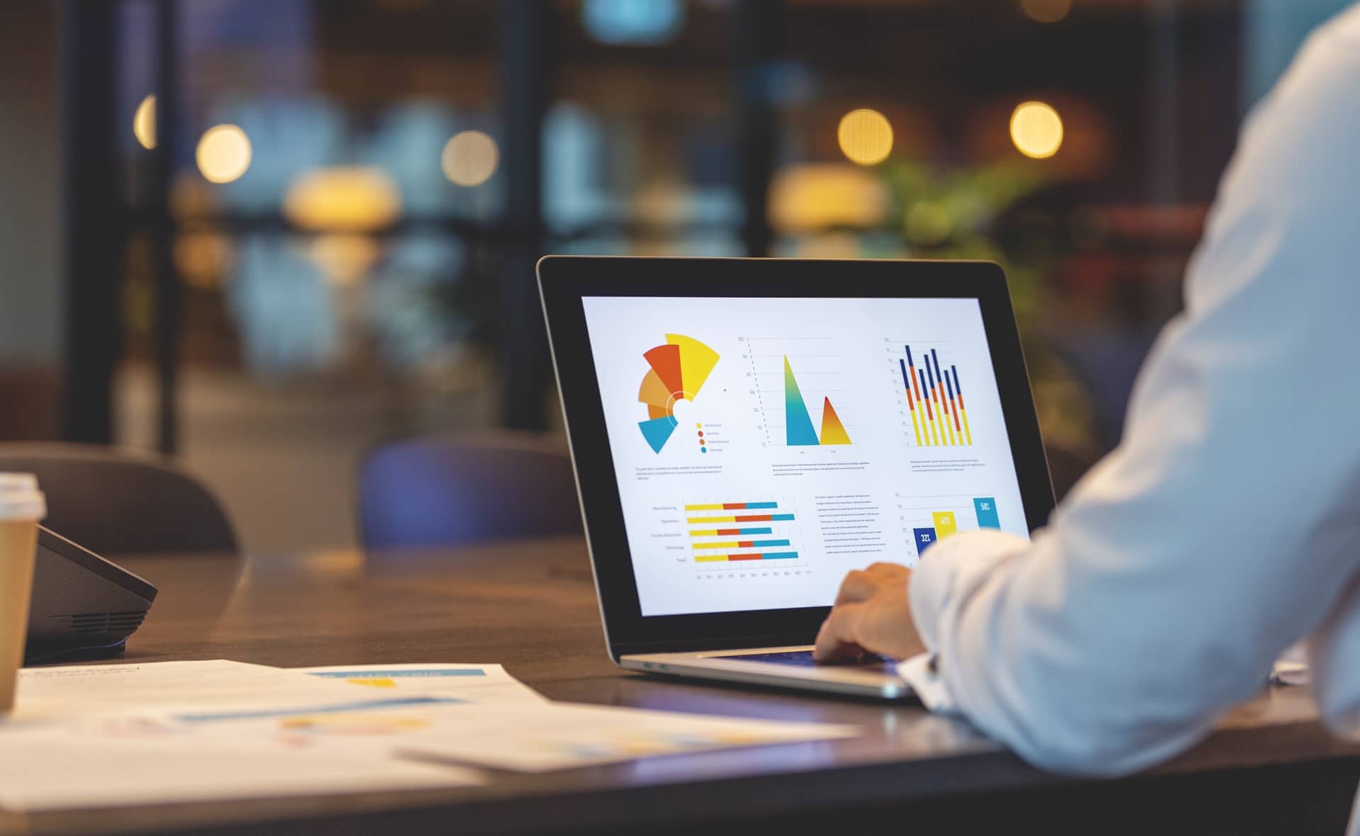Élu du CSE en formation ANC, établissant des graphiques sur les seuils réglementaires et pour les annexes comptables afin de présenter des comptes clairs.