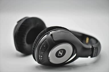 Caque audio, symbole de l’amélioration continue de la QVCT par l’écoute et la participation active des équipes.