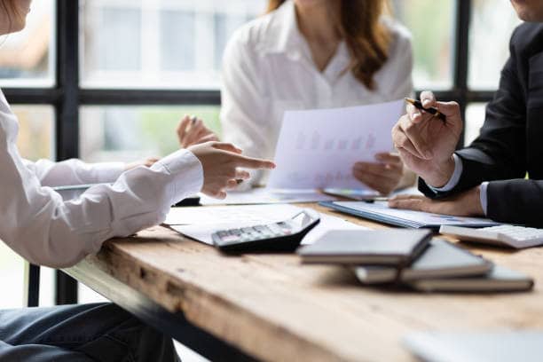 Accompagnement des élus du CSE par l'analyse de documents dans la mise en place d’un règlement intérieur garantissant transparence et conformité juridique.